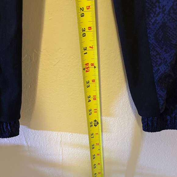 Athleta Men's Black Patterned Joggers - Picture 3 of 7